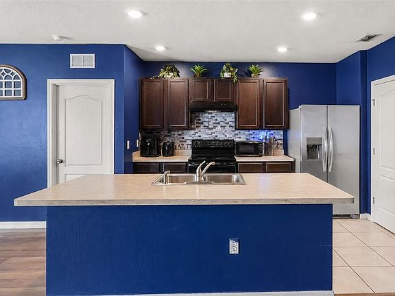 3rd image of 931 SUMMER GLEN DRIVE