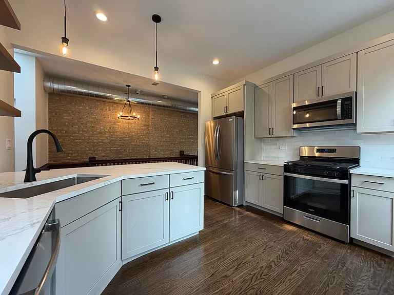 434 E 48th St #2 — Photo 2