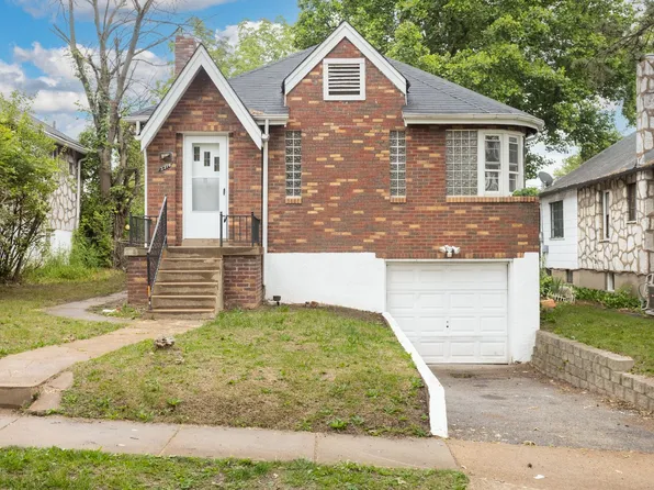 3210 Capehart Dr, Saint Louis, MO 63121