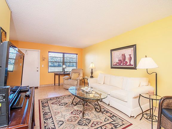 5th image of 55 Woodland Dr APT 105