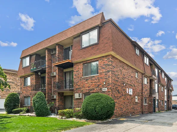 9832 Nottingham Ave APT 14, Chicago Ridge, IL 60415