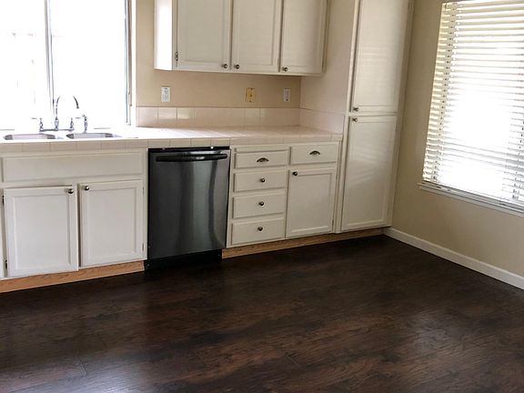 2nd image of 871 Versailles Dr