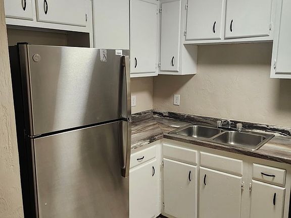 2nd image of 1402 Melvin St #7