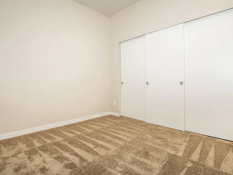 100 on 6th *Limited Time Concession: Now Offering 1 Months Free Rent* — Photo 6