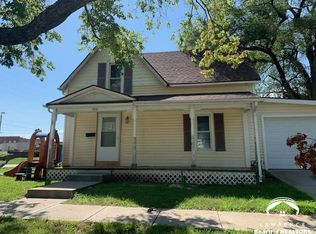 222 S Delaware St, Tonganoxie, KS 66086