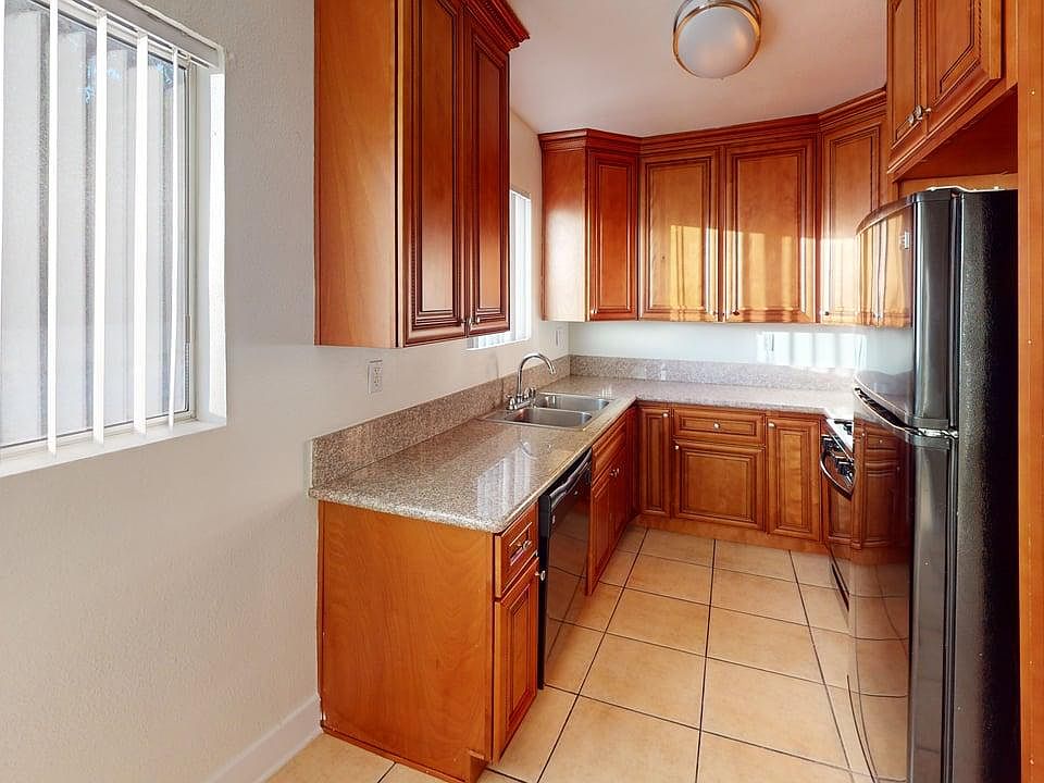 1st image of 5911 Whitsett Ave APT 11