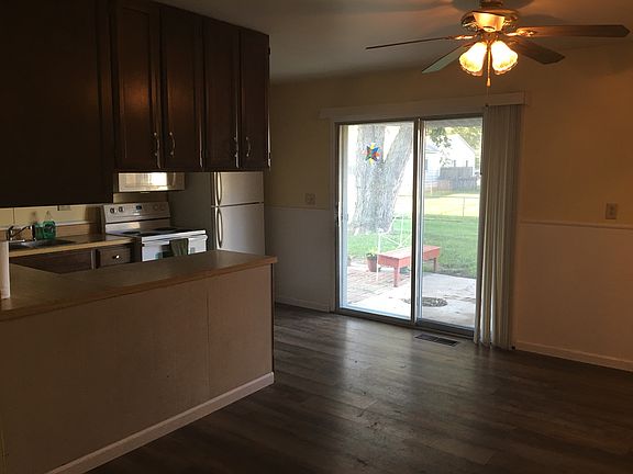 4th image of 2304 Brady Ln