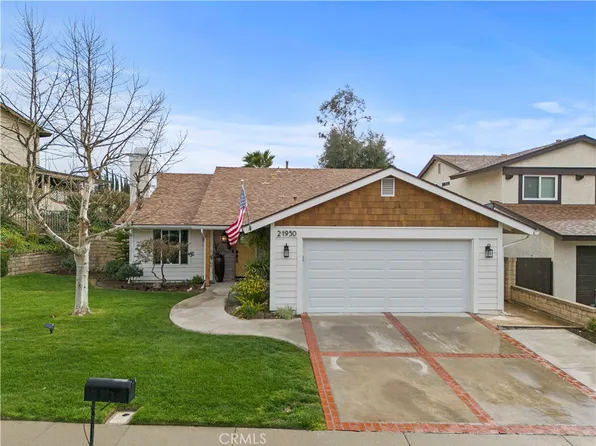 21950 Grovepark Dr, Santa Clarita, CA 91350