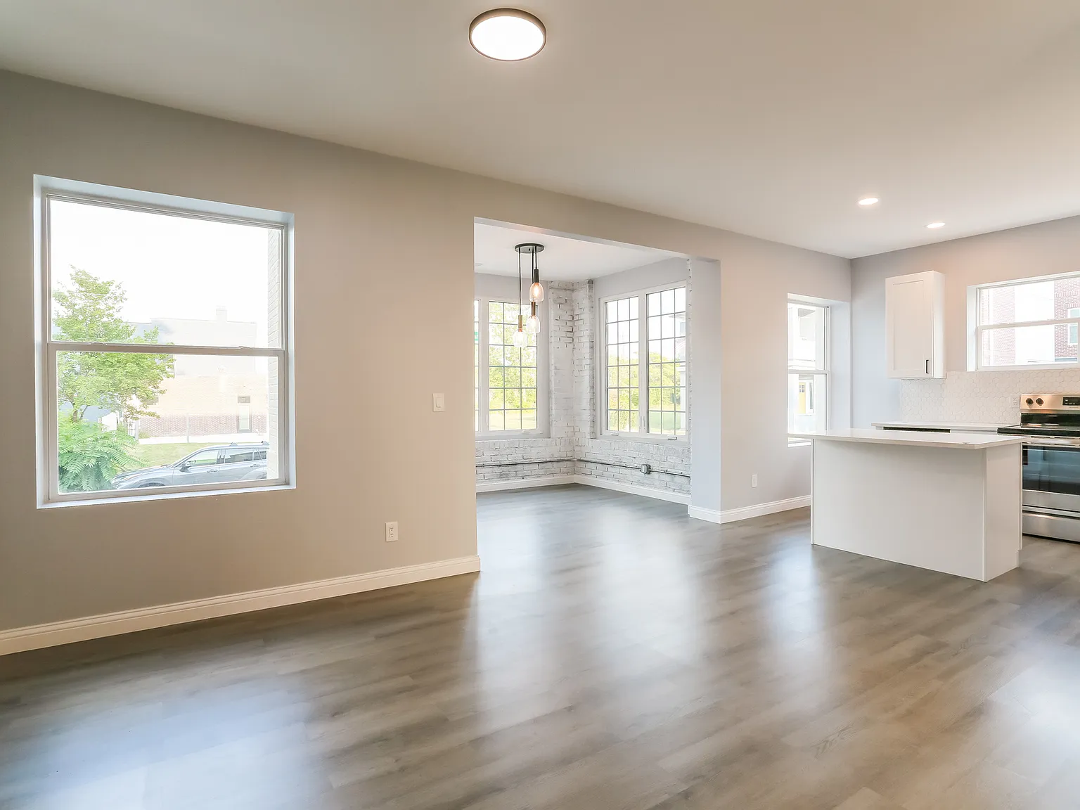 2 bed, 978 sqft, $1,675 — Photo 4
