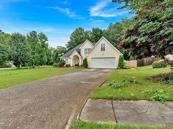 3rd image of 200 Kensington Trce
