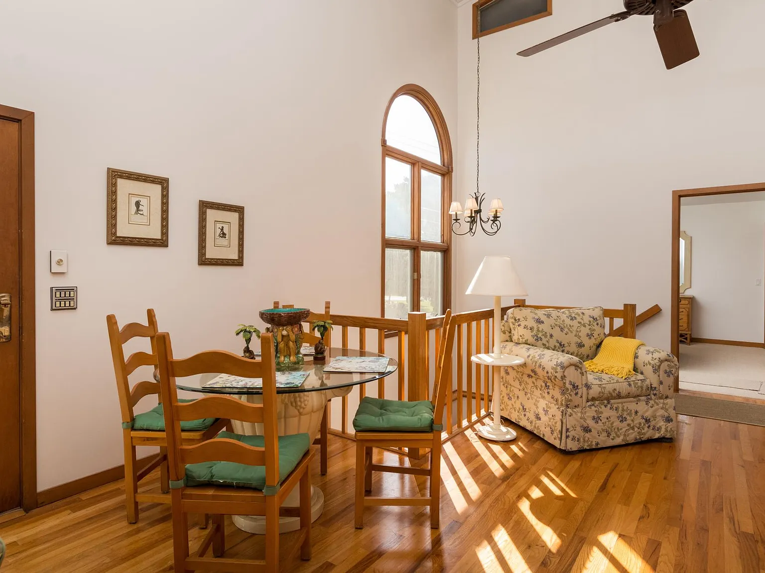 4 bed, 2390 sqft, $10,000 — Photo 3