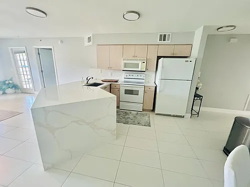 909 SW 47th Ter Photo 1