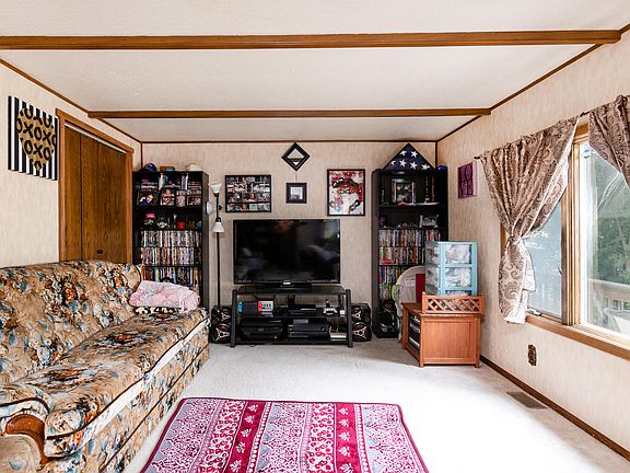 3rd image of 408 Piccadilly Cir