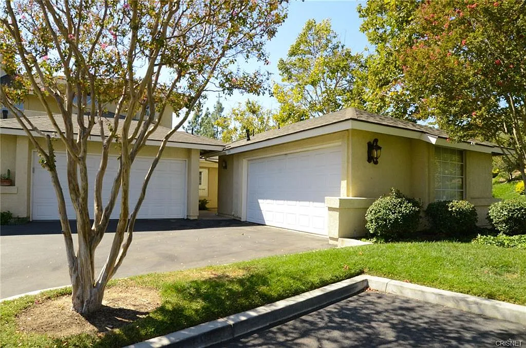 3 bed, 1040 sqft, $3,500 — Photo 3