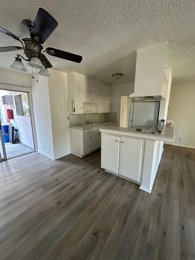 13855 Burbank Blvd — Photo 4