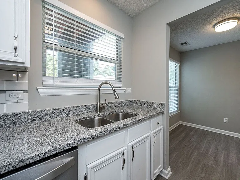 Willow Bend Apartments — Photo 14