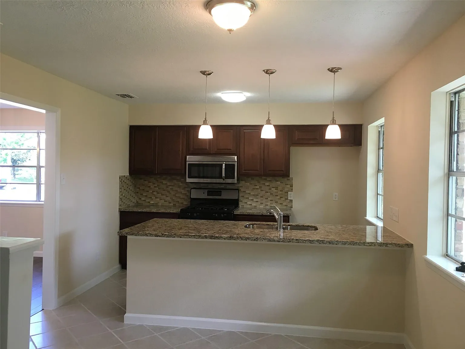 4 bed, 2.5 bath, 2440 sqft, $2,695 — Photo 3