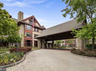 8300 Burdette Rd APT 450, Bethesda, MD 20817