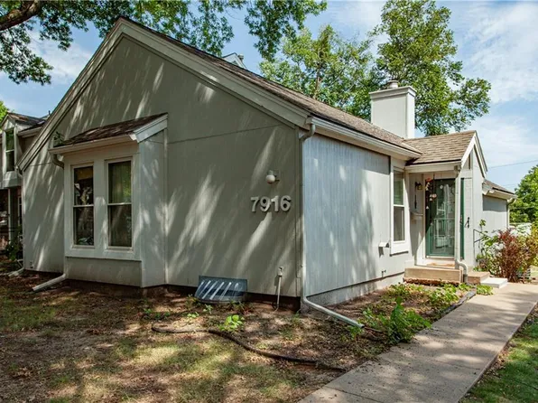 7916 Colony Ln, Lenexa, KS 66215