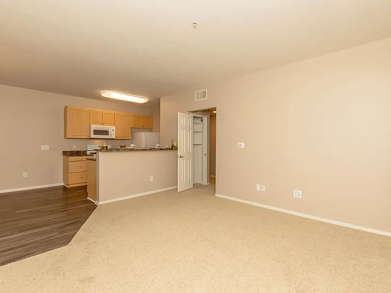 Laurel Vista Apartment Homes — Photo 44