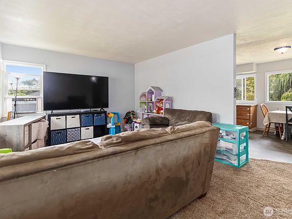 4th image of 109 Merritt Drive