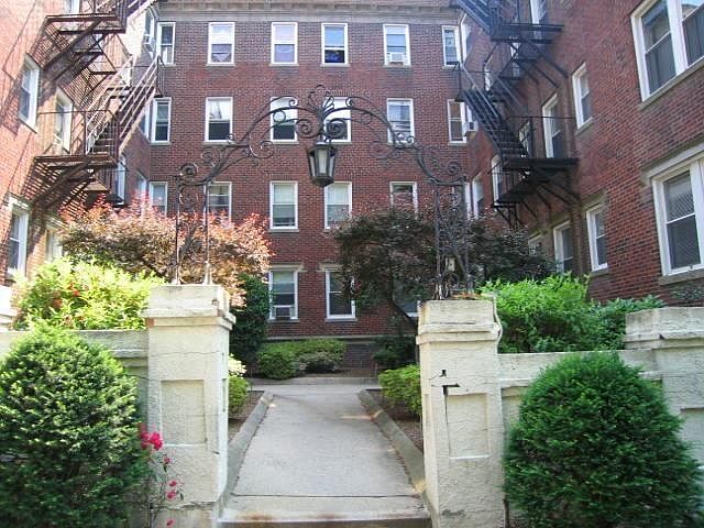 2nd image of 6 Agassiz St #4RF