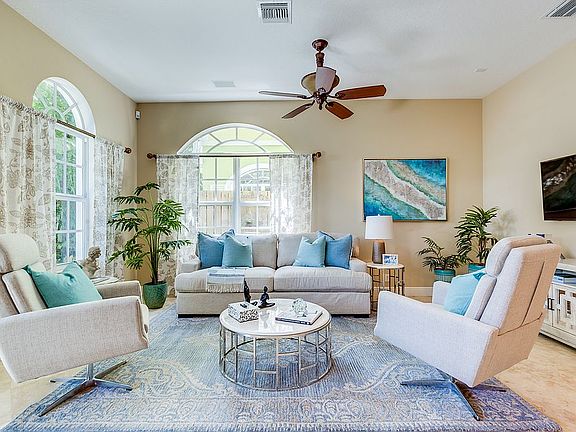 3rd image of 2644 NE 9th Ave #9