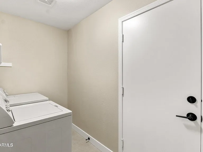 2735 N Diego Cir — Photo 29