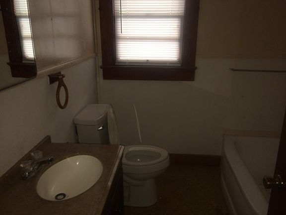 4th image of 413 Bank Ave