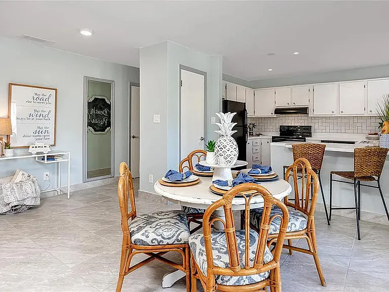 5231 Beach Dr SE #B — Photo 6