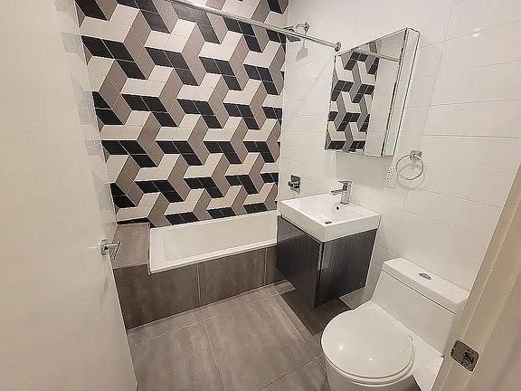 4th image of 59 E 126th St #2C