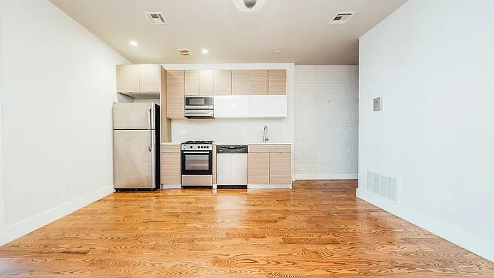 Rented by Nooklyn NYC LLC | media 79