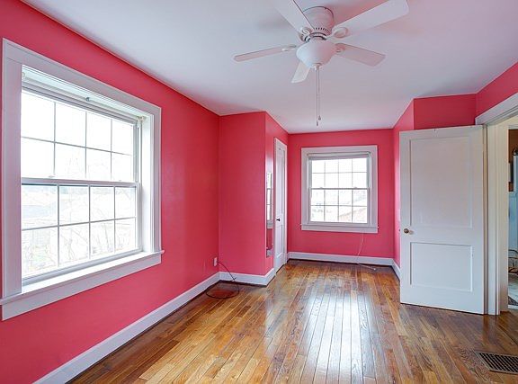 4th image of 819 Cottage Dr