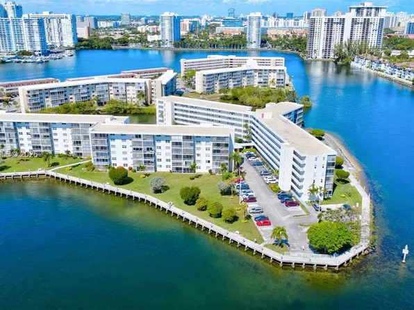 3030 Marcos Dr APT T302, Aventura, FL 33160