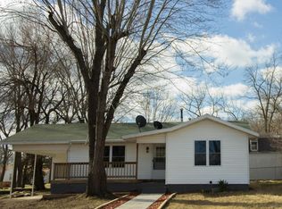607 2nd St, Cabool, MO 65689