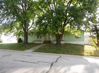 1303 Valley Woods Ct, Grain Valley, MO 64029