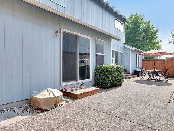 5th image of 8148 Westcott Ln SE