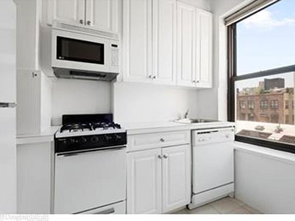 5th image of 101 7th Ave #10F