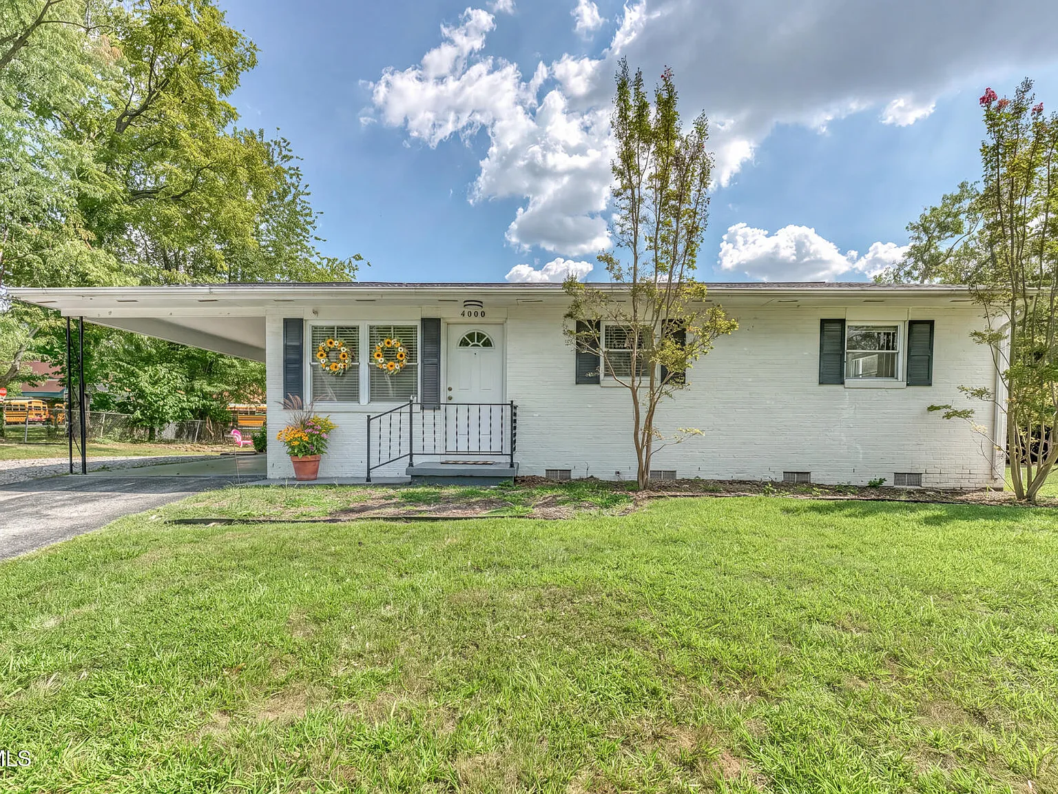 3 bed, 1.5 bath, 1147 sqft, $2,500 — Photo 1