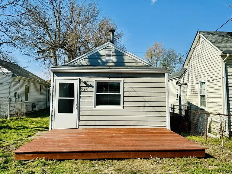 520 Wainwright Ave — Photo 21