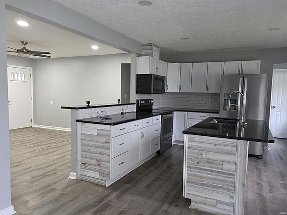 2nd image of 4418 Kensington Dr