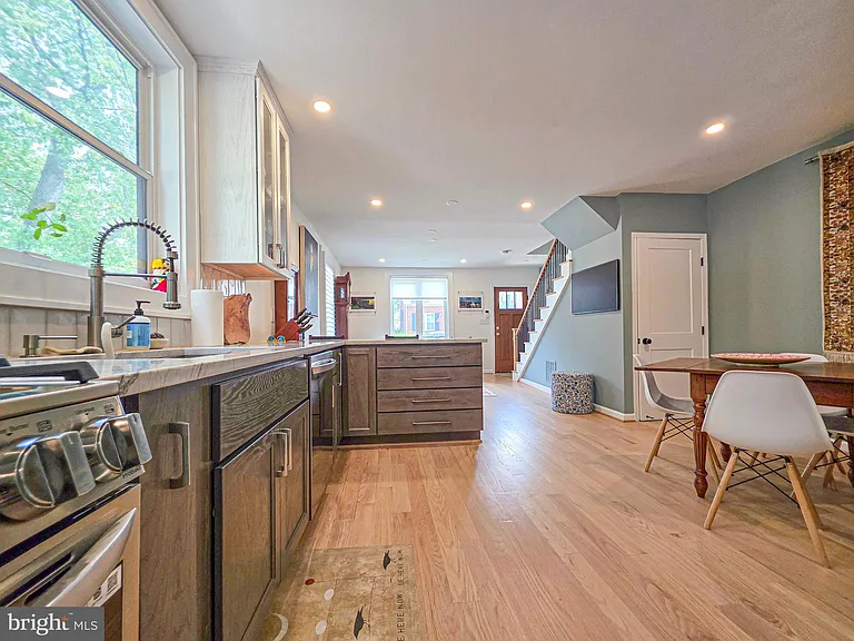 302 E Custis Ave #A — Photo 9