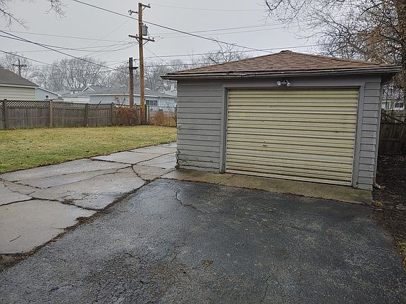 5th image of 644 W Vermont St