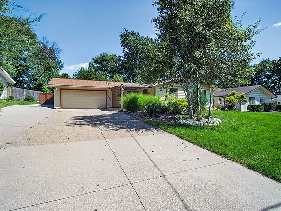 2nd image of 4919 SW 15th St