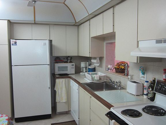 5th image of 4141 NW 44th Ave APT 318