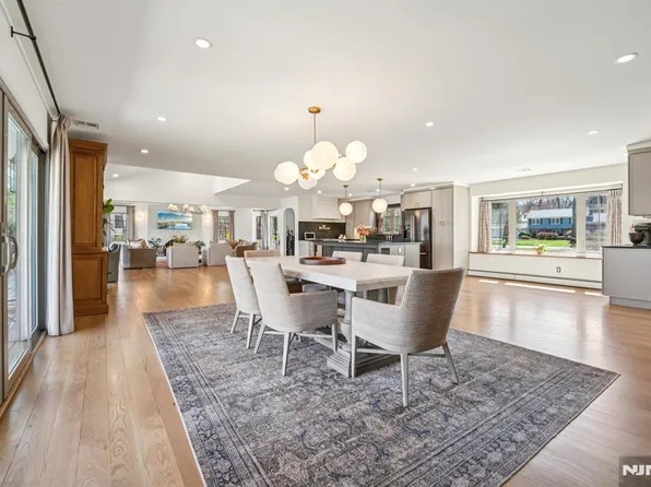 217 Osage Ln, Franklin Lakes, NJ 07417
