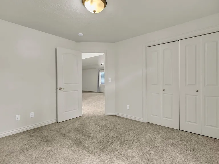 832 E Michie Ln — Photo 25