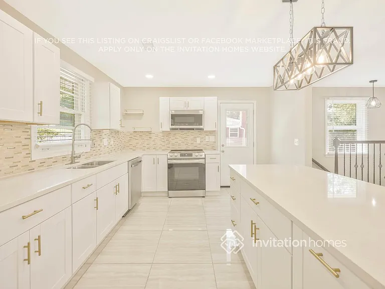 4856 Torbay Dr — Photo 8