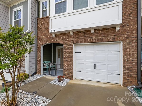 1245 Pebble Grove Dr, Clover, SC 29710