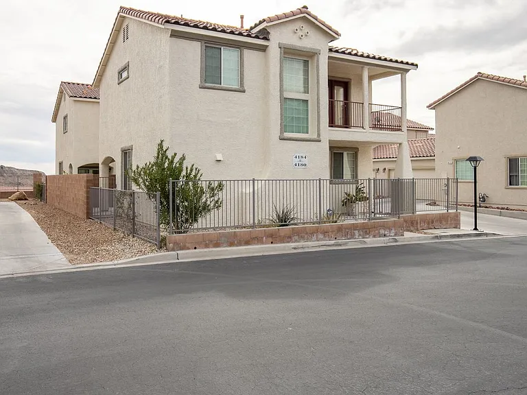 4184 Swept Plains St — Photo 32